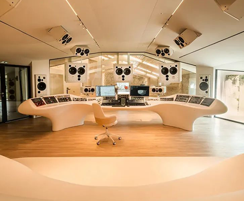 布拉德·皮特翻新的米拉瓦尔工作室配备了现代和经典的 Eventide H9000 和 H910