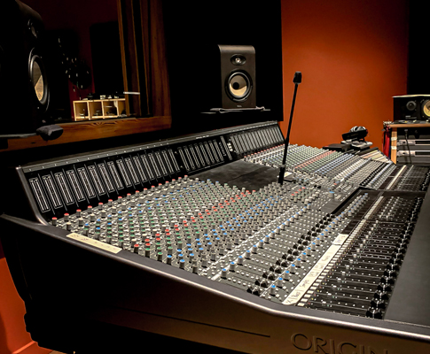 对与Tweed Recording音频制作学校来说，SSL ORIGIN是向学生教授真实录音棚应用的重要设备