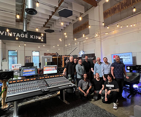 Vintage King 在洛杉矶展厅安装了 Harrison Audio的32Classic调音台