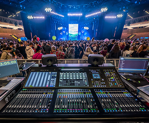 从电子竞技到音乐现场：SSL System T 调音台成波兰 120DB 多场景首选设备