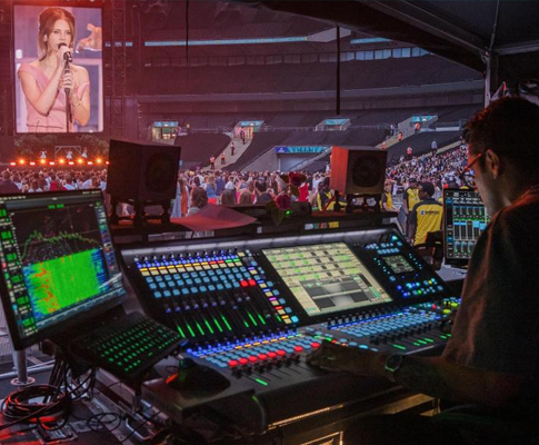 SSL Live 调音台全程护航：Lana Del Rey 英爱全体育场巡演震撼声场