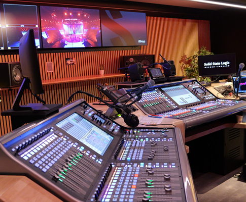 四张 SSL Live L550 Plus 调音台：法国《The Voice》音综音频核心